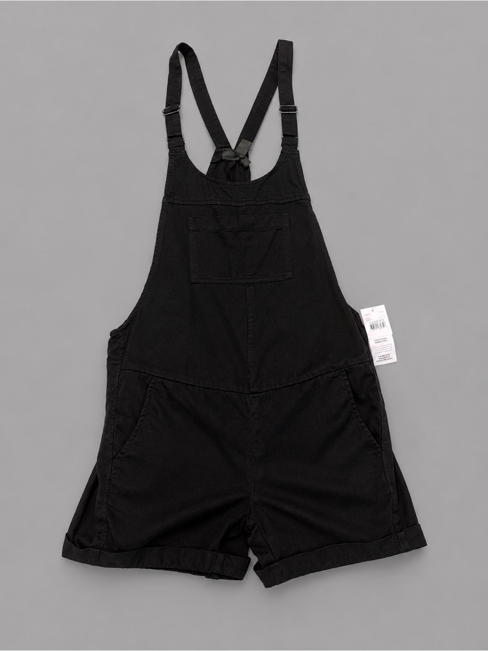 Brand new with tags! 🖤
A Pea in the Pod black maternity overall romper/shortalls